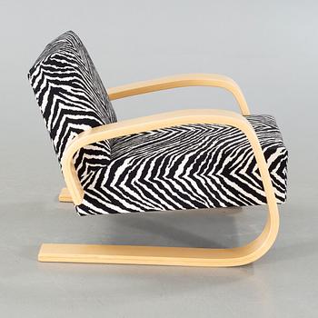 A model 400 "Tank" chair designed by Alvar Aalto, Artek, 2004.