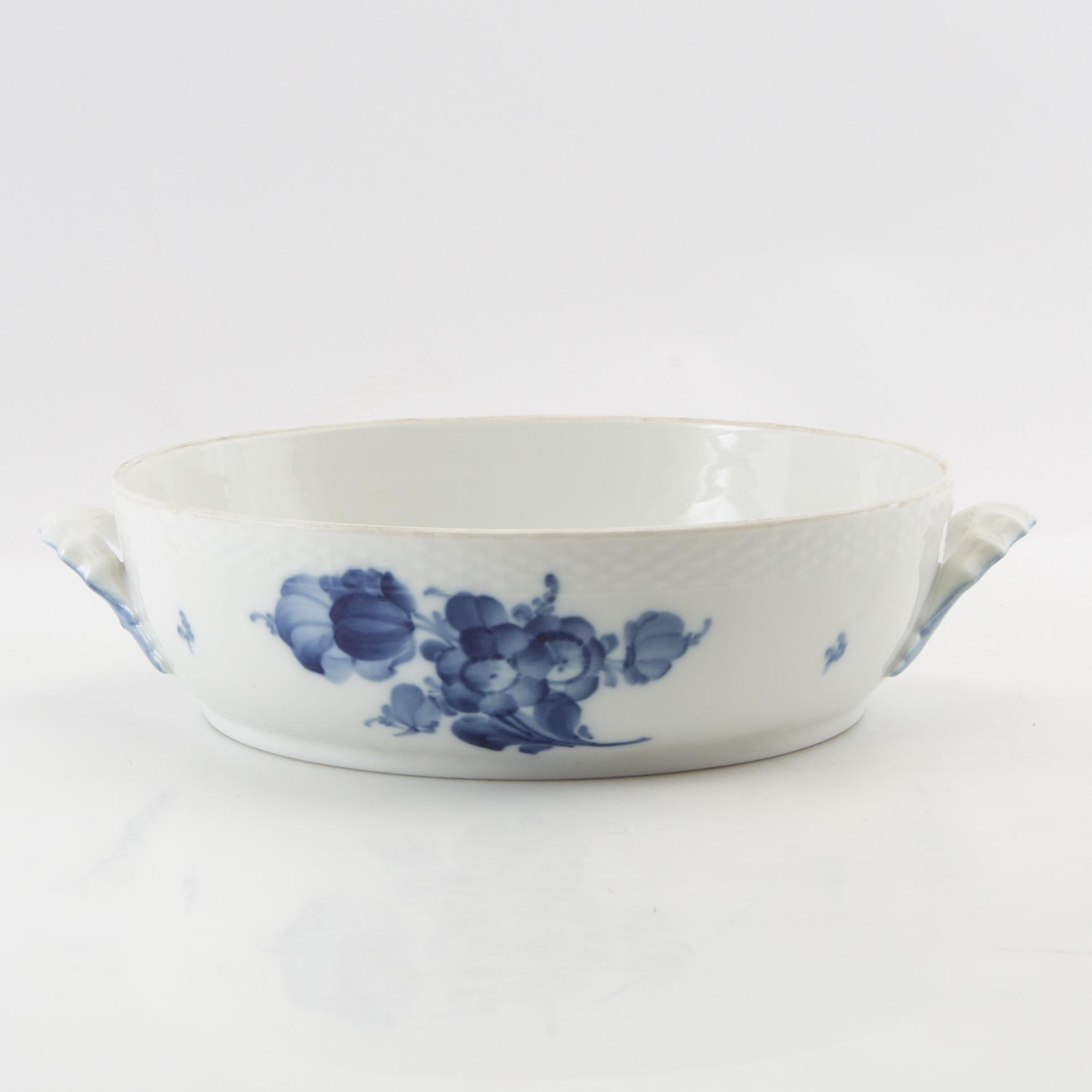 Service approximately 140 pieces "Blue Flower" Royal Copenhagen Denmark 20th century porcelain.