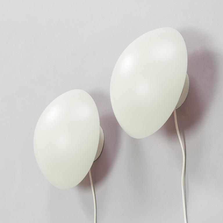 Louis Poulsen, seinävalaisinpari, malli 33058/"PH Hat", Tanska.