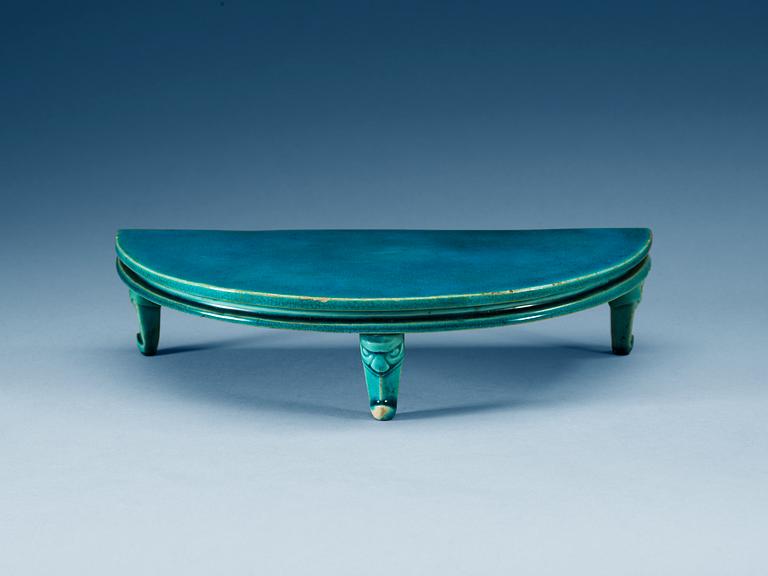 A turquoise glazed half moon shaped stand, Qing dynasty, Kangxi (1662-1722).