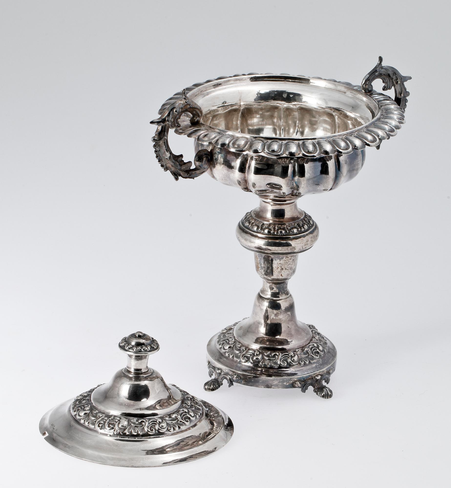 SOCKERSKÅL MED LOCK, silver, nyrokoko, Erik Eriksson, Hedemora, 1850. Vikt ca 450g.