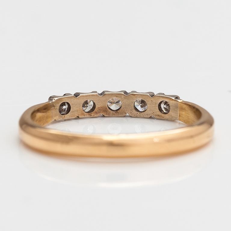 An 18K gold ring with diamonds ca. 0.20 ct in total. Lagercrantz Jewellery, Tammisaari 2013.