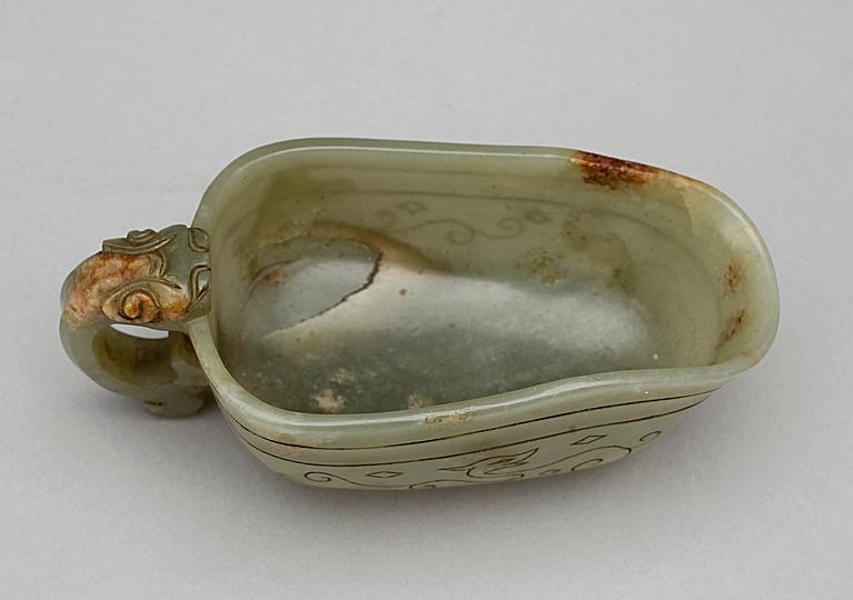 BÄGARE, nefrit. Kina, 1900-tal.
