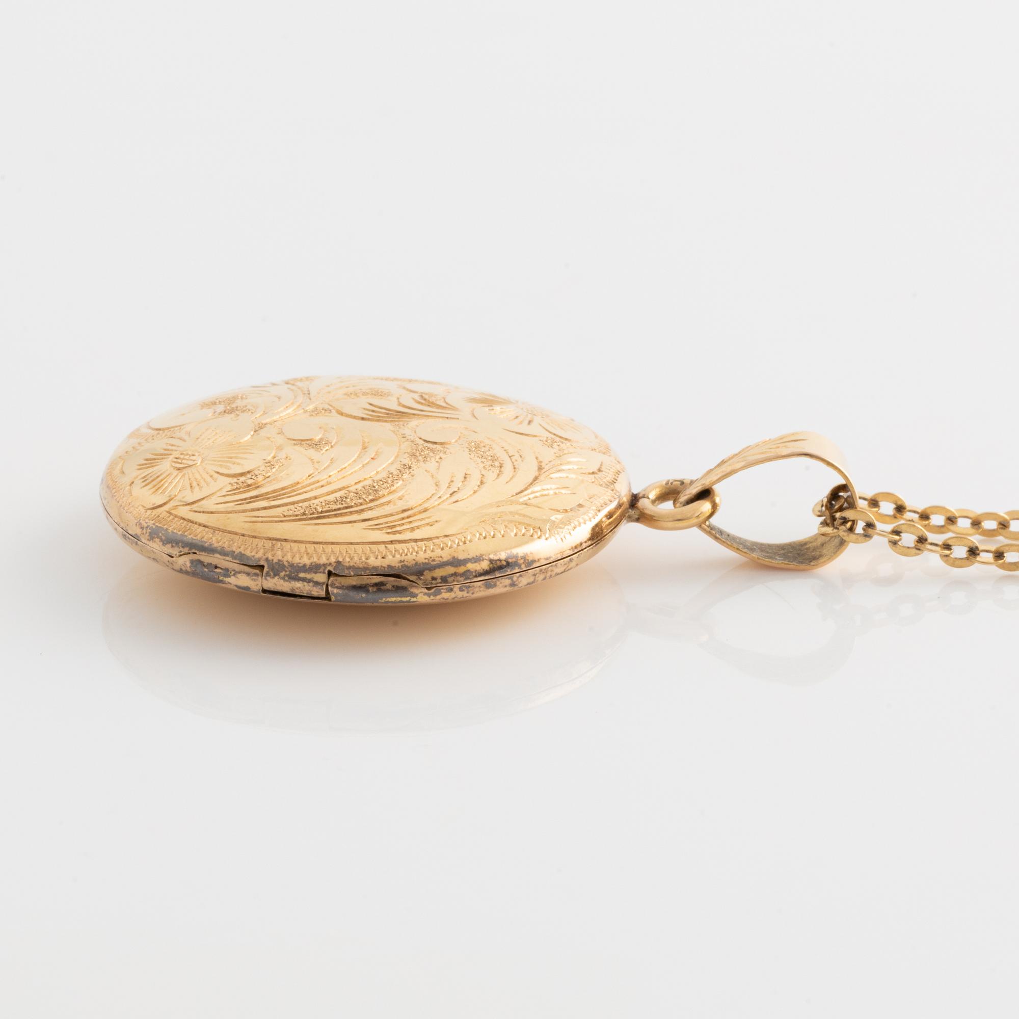 Chain with medallion, 18K gold,