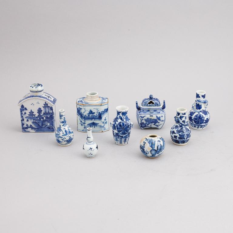 A group of Chinese blue and white porcelain, Qing dynasty 18th century,