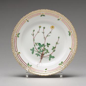 A set of 12 Royal Copenhagen "Flora Danica" dishes, Denmark, 20th Century.