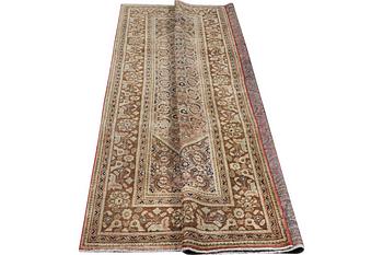 An oriental, vintage design carpet, c. 317 x 216 cm.