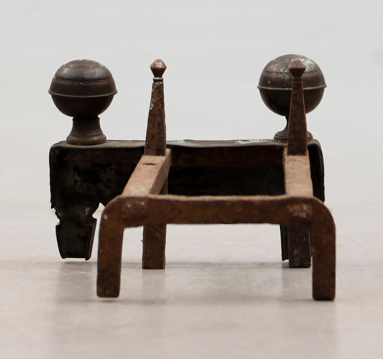 BRASSTÄLL OCH ELDHUND, 1900-talets första hälft.