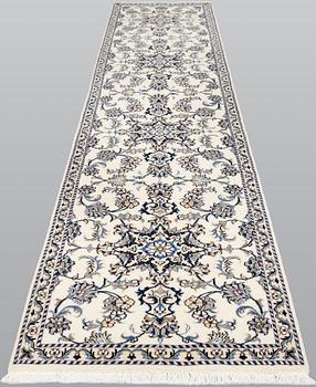 A Nain runner, ca 386 x 82 cm.