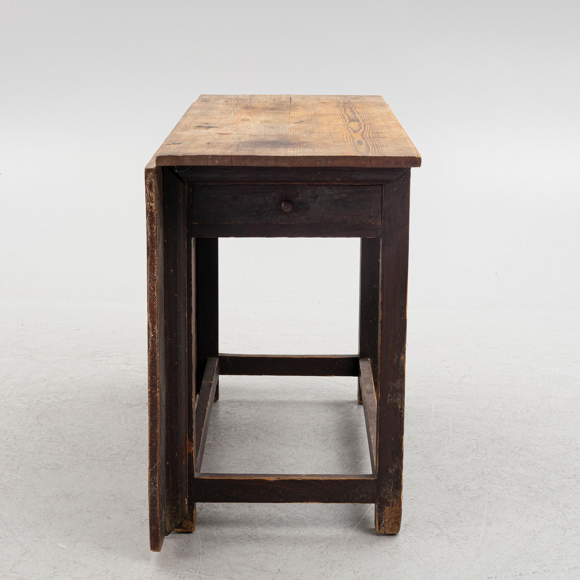 Drop-leaf table, 19th century.