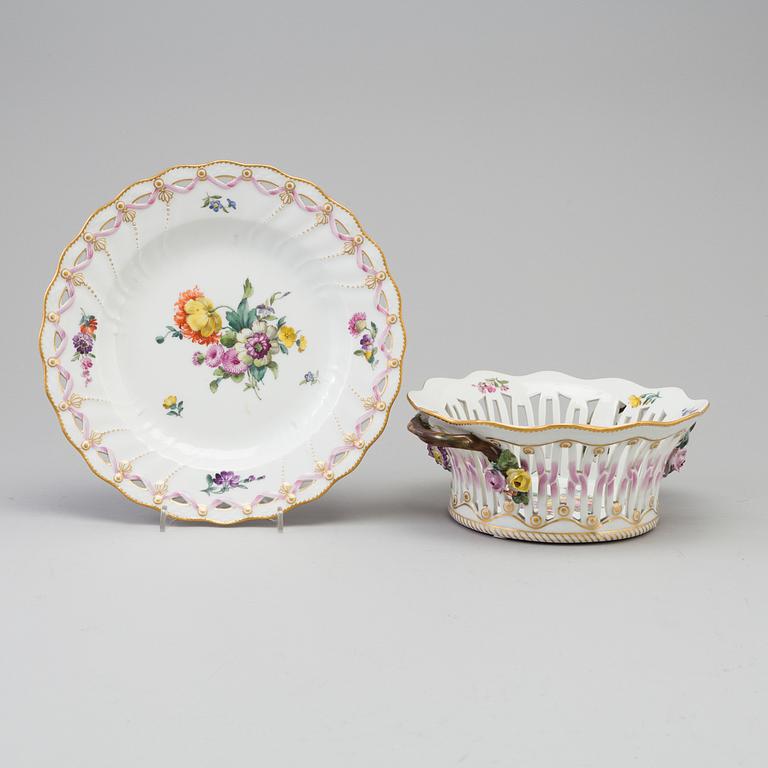 A porcelain bowl and stand from Royal Copenhagen, Denmark.