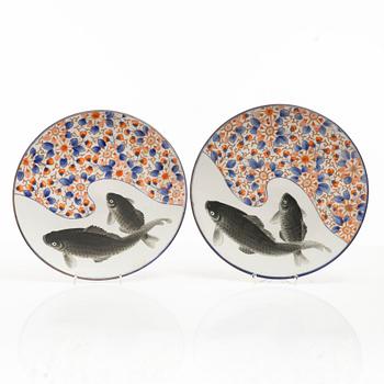 A pair of Japanese porcelain dishes, first half of the 20th Century.