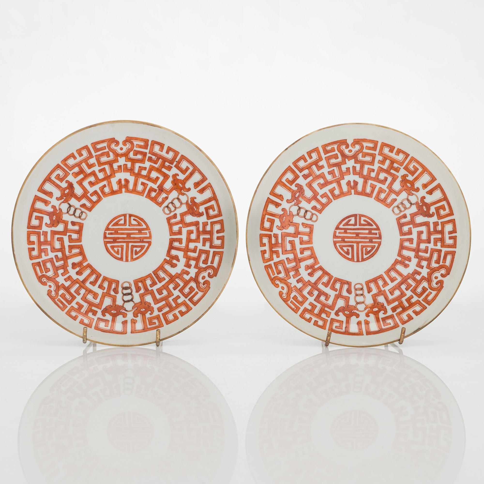 Tallrikar, 2 + 2 st, porslin, Kina, Qingdynastin, 1900-tal.