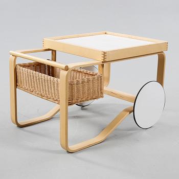 An Alvar Aalto serving trolley, model 900, made by Artek, designed 1937, made around year 2000.