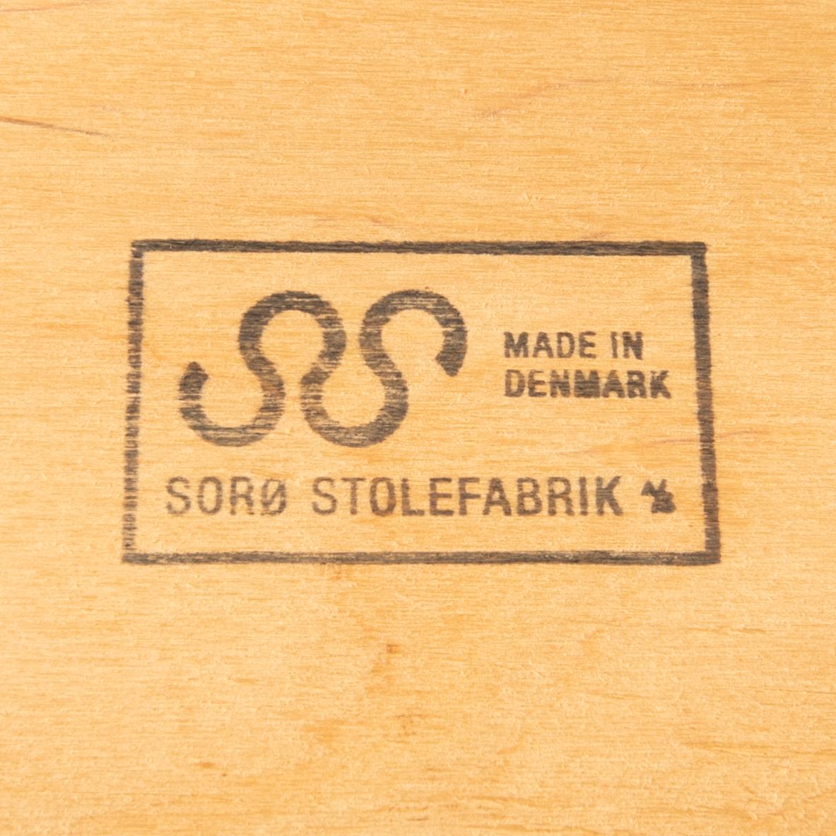 Matbord och stolar 6 st  Sorø Stolefabrik, Danmark, 1900-talets andra hälft.