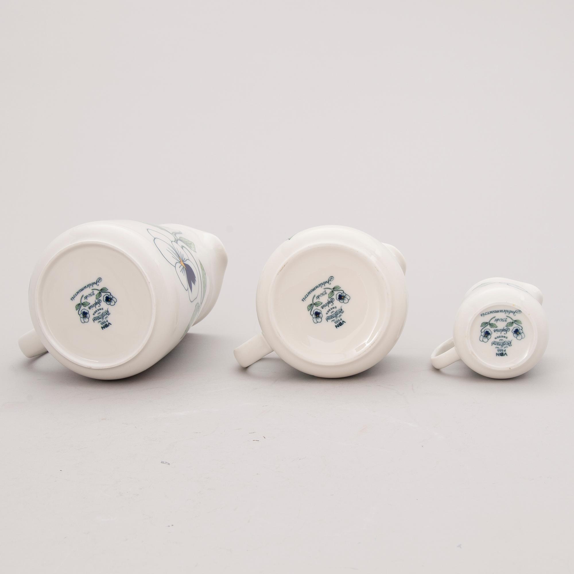 SYLVIA LEUCHOVIUS, 84 osaa, posliinia, "Sylvia", Juhla-astiasto, Rörstrand, 1900-luvun loppupuoli.