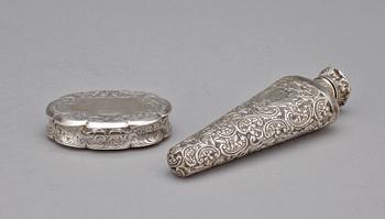 SNUSDOSA SAMT FLAKONG, silver, Birmingham resp London, 1800-tal. Totalvik ca 170 gram.