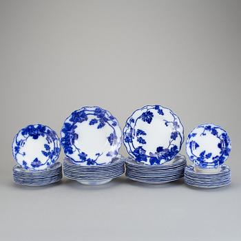 SERVISDELAR, 55 delar, flintgods, "Warwick" Johnson & Bros England. 1900-talets första hälft.