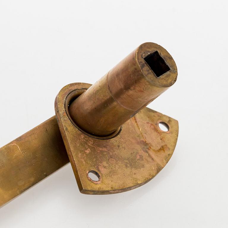 Dörrhandtag, 6 par, modell 75, tillverkare Mariefors Bruk. Modellen formgiven 1952.