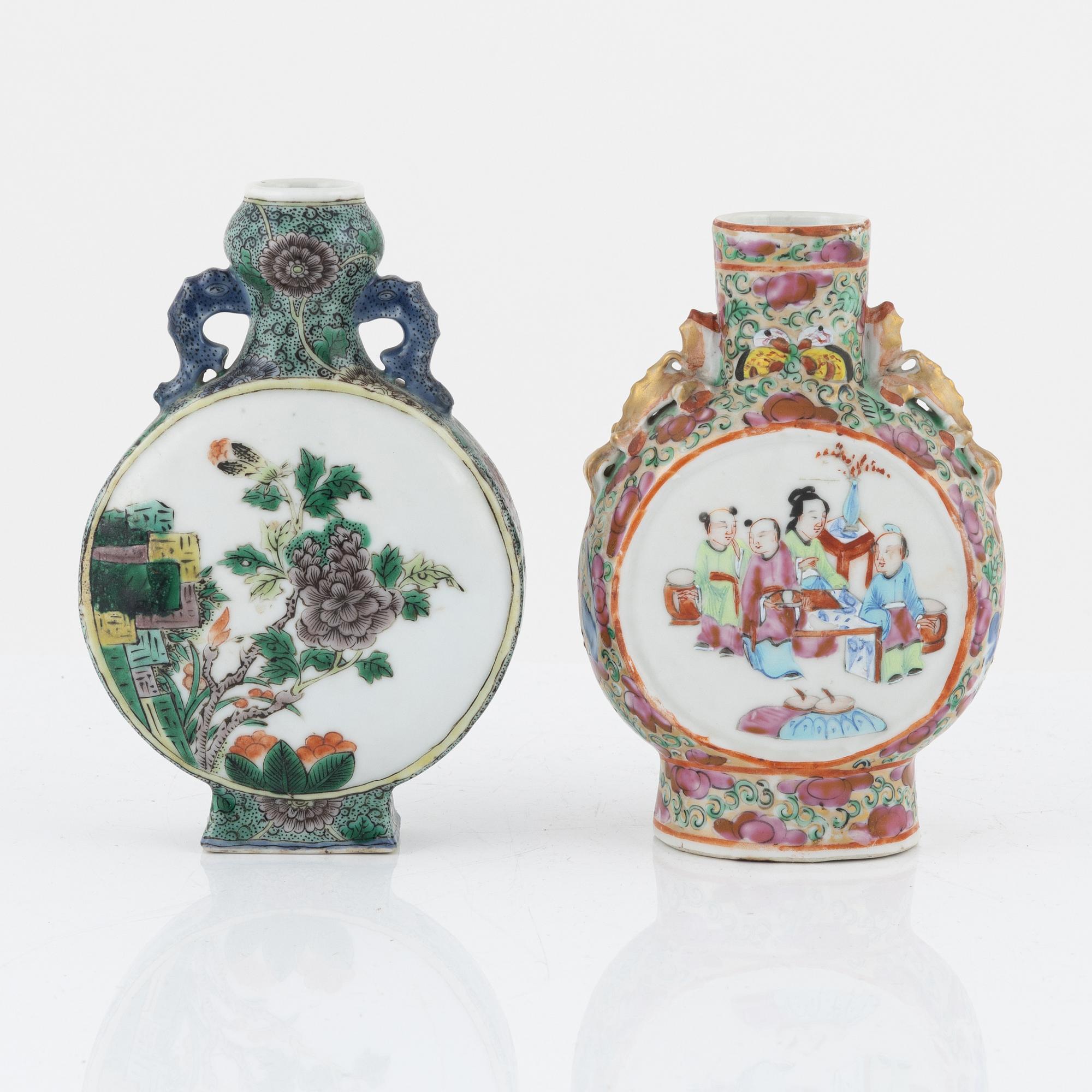 Two porcelain moon flasks, China, Qing dynasty, 19th-20th century.