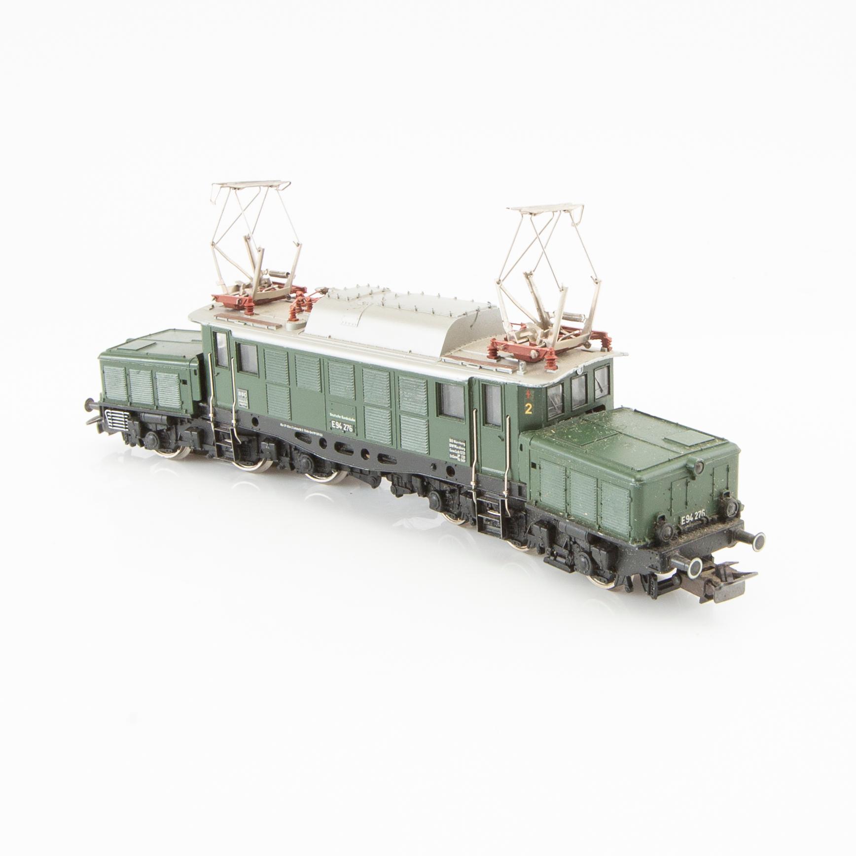 Märklin, 4 pcs. locomotives, including model 3031 and 3074, 6 cars of various models.