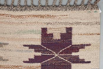 CARPET. "Höstmattan". Flat weave (rölakan). 395 x 239 cm. Signed AB MMF.