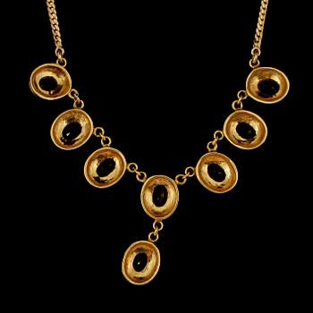 COLLIER, 18k guld med 8 fasettslipade blå safirer, 1900-talets slut. Vikt 14 g.