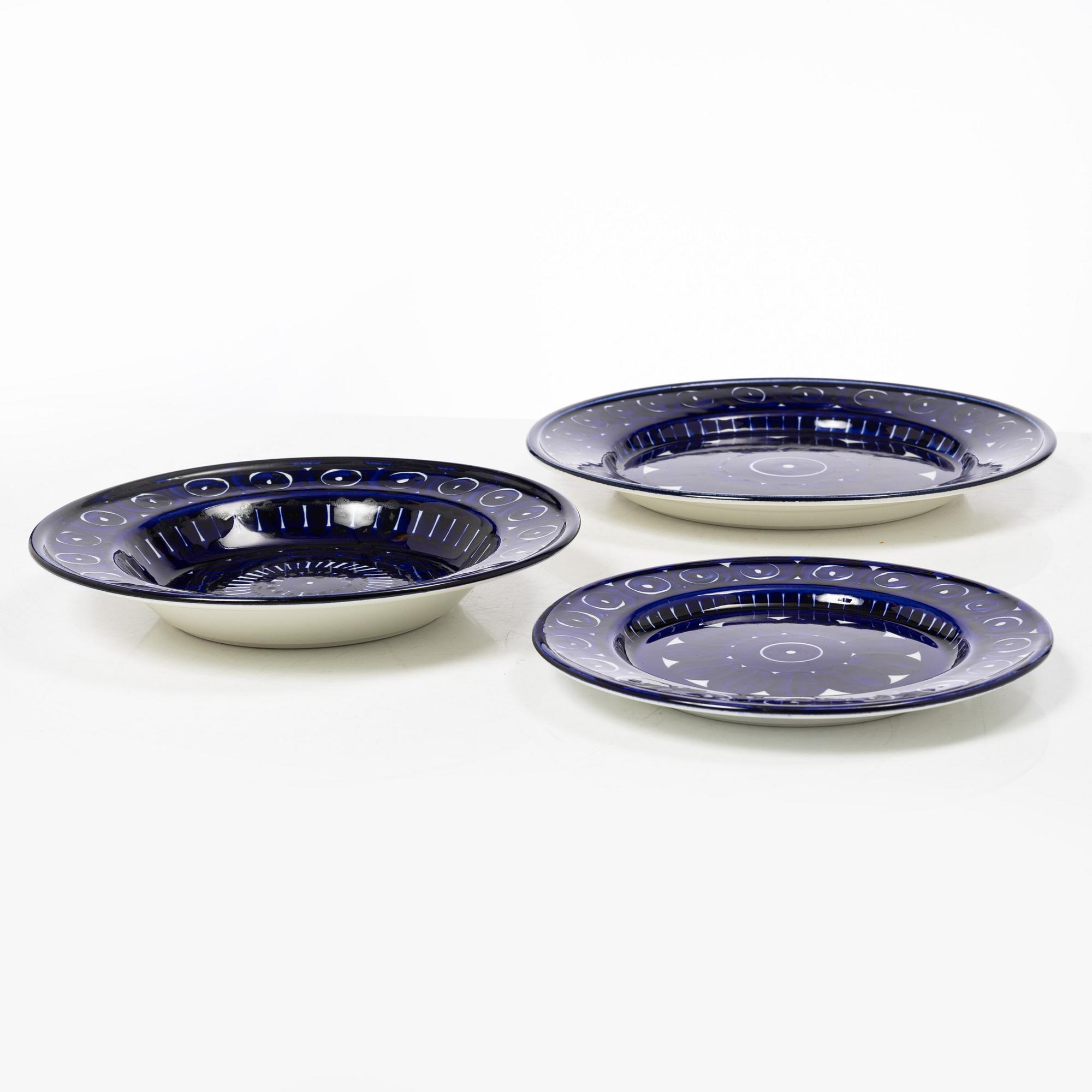 Ulla Procopé, a 36-piece porcelain dinner service, 'Valencia', Arabia, Finland.