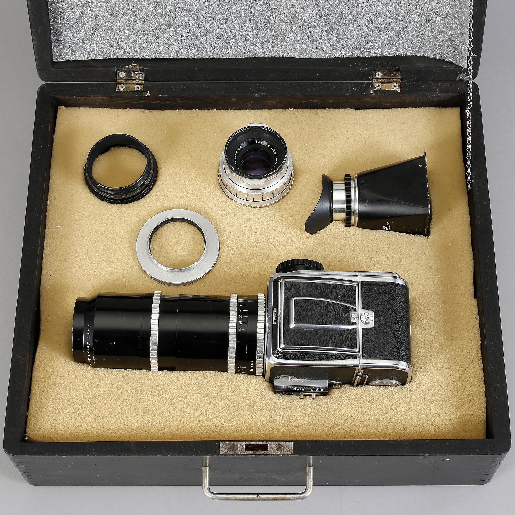 KAMERA, Hasselblad med tillbehör, modell 1000F, nr CT20027, Tillverkad 1956.
