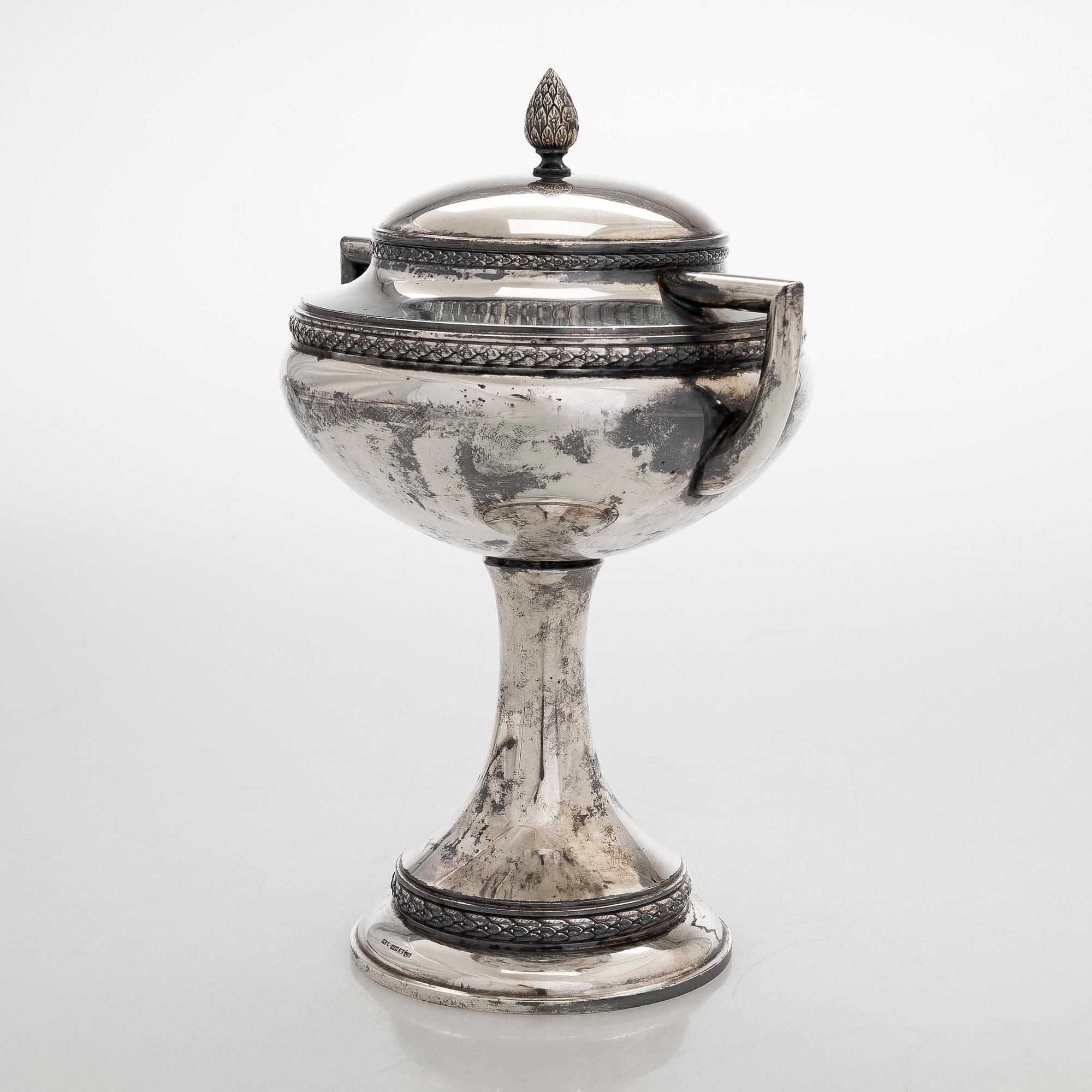 Sockerskål på fot, silver, Finlands Guldsmeds ab, Åbo 1916.