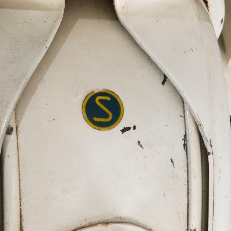 JOHAN PETTER JOHANSSON, A mid-20th century Swedish industrial light 'Triplex-pendel'.