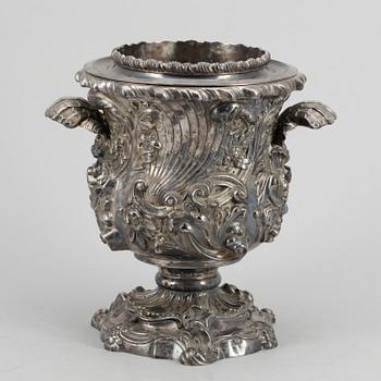 VINKYL, silver, nyrokoko,otydliga mästarstämplar, Sheffield, 1881. Vikt ca 2005 gram.
