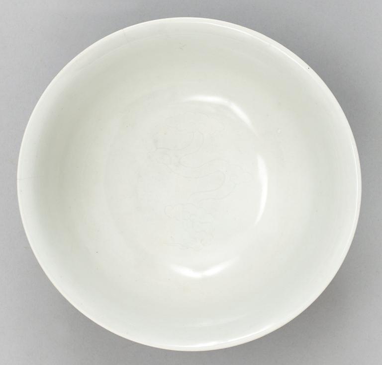 A bowl, Qing dynasty (1644-1912), with Xuande's six character mark.