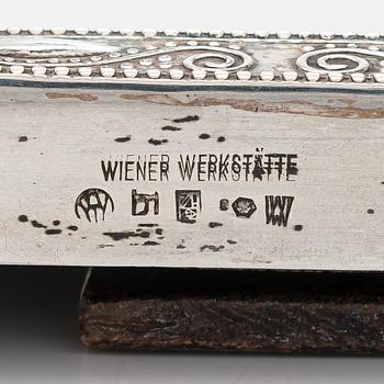 Josef Hoffmann, valokuvakehys, hopea, malli S 1614, Wiener Werkstätte, Wien, Itävalta ennen v. 1922.