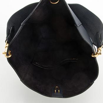 Céline, a 'Seau Sangle' bag.
