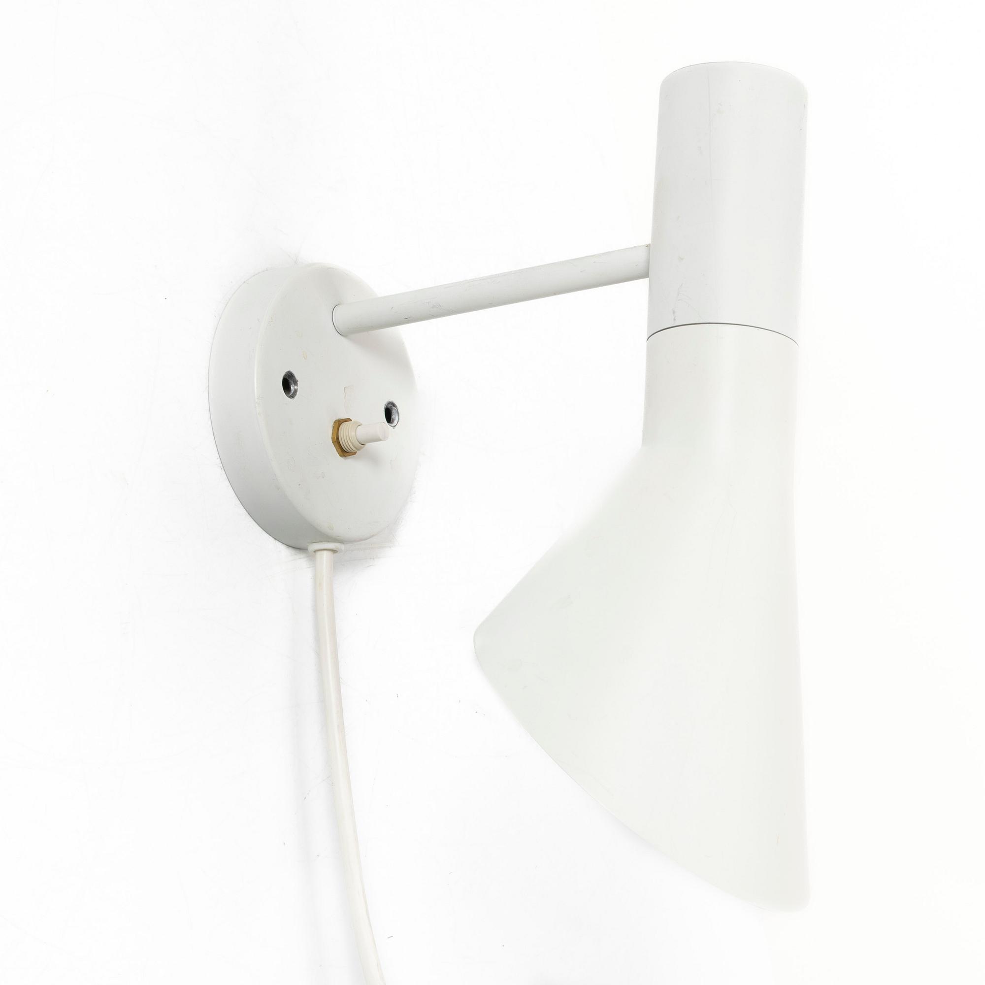 Arne Jacobsen, vägglampa, "AJ", Louis Poulsen.