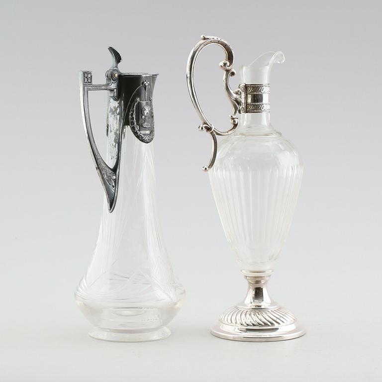 VINKANNOR, 2 st, glas, nysilver och försilvrad metall,  märkta WMFM och WMF, 1900-talets första hälft.