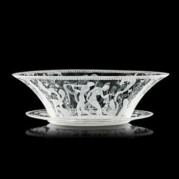 262. A Simon Gate engraved glass bowl and stand, Orrefors 1927.