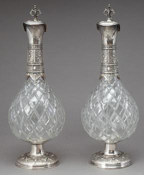 KARAFFER, silver och glas, ett par, Tyskland. Nyrenässans. 1877.