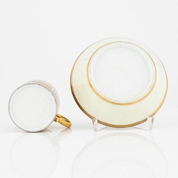 Kopp med fat, porslin, Frankrike, 1800-tal.