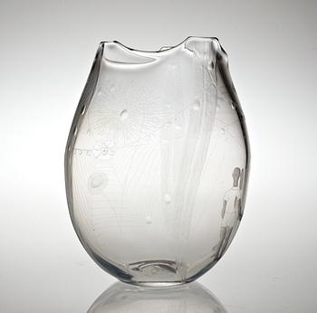 An Erik Höglund engraved glass vase, Boda, 1950's.