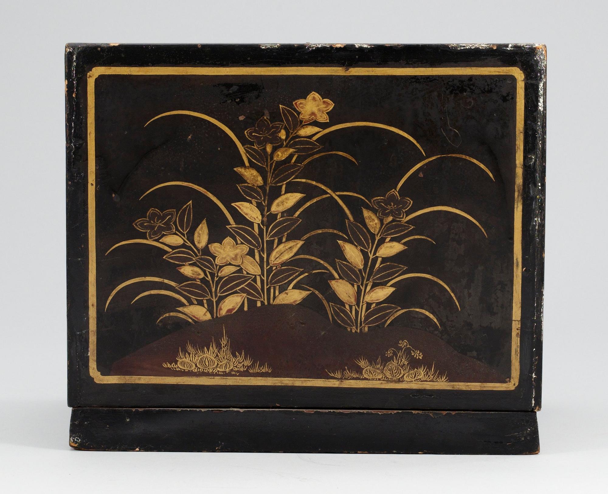 SKÅP, lack. Sen Qing.