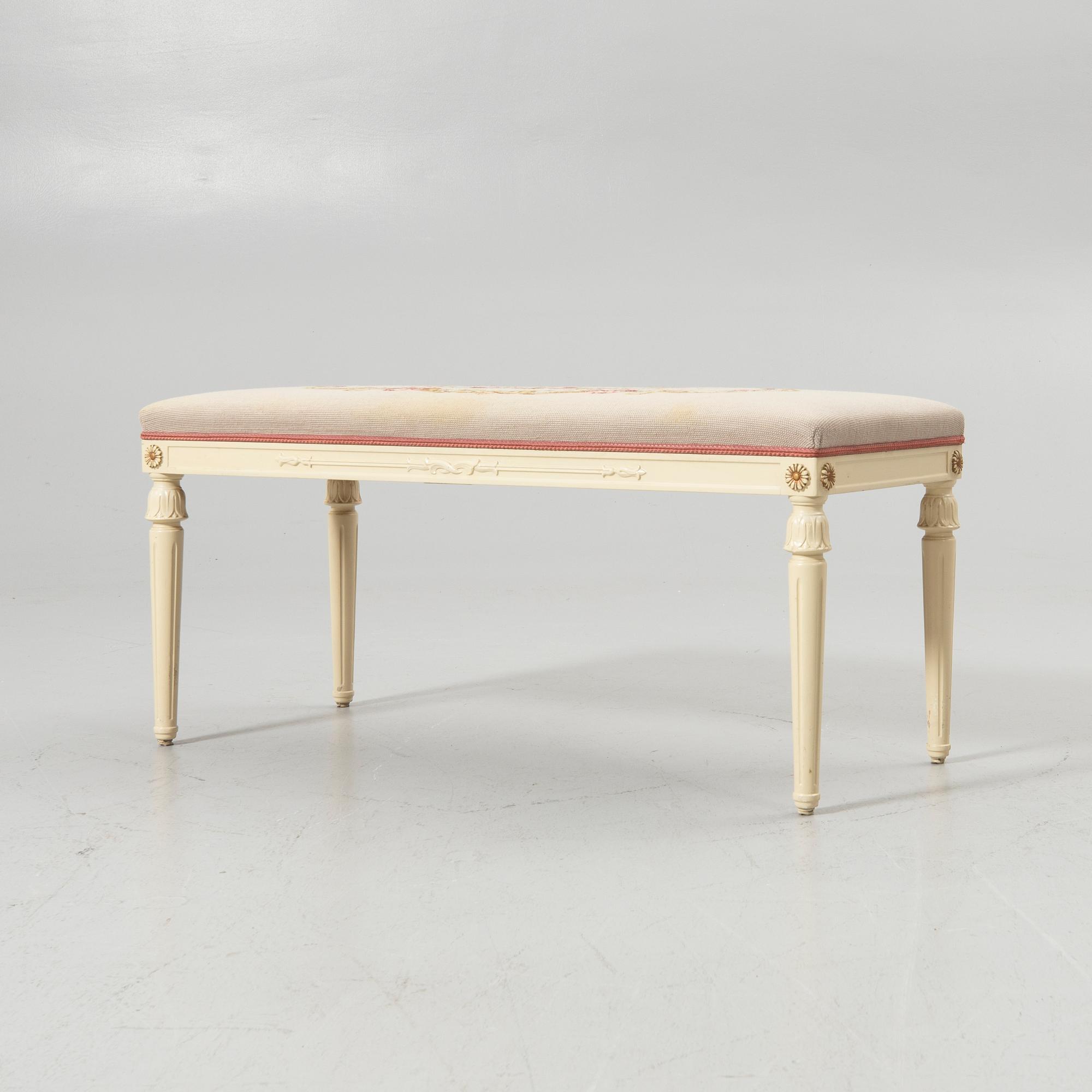 Bänk, gustaviansk stil, AB Svenska Möbelfabrikerna, Bodafors, 1900-talets andra hälft.