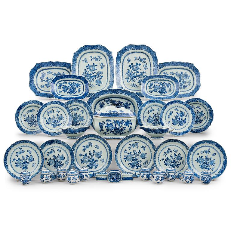 A blue and white dinner service, Qing dynasty, Qianlong (1736-95). (62 pieces).