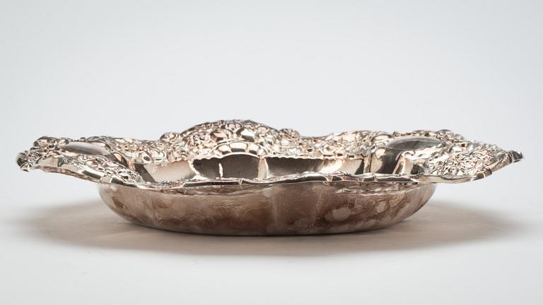 PRESENTERFAT, silver. Importstämplat av C Hoff, 1931. Ca 590g.