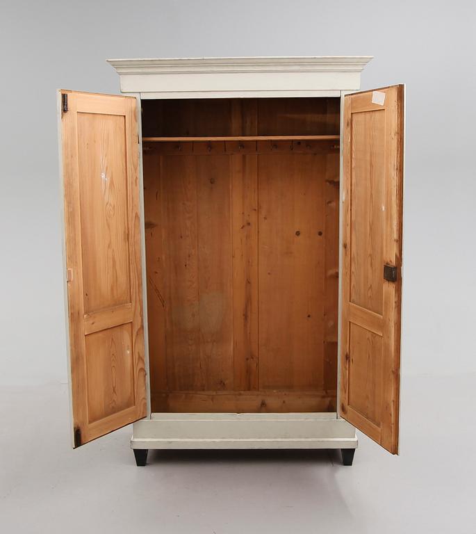 KLÄDSKÅP, 1900-talets första hälft.