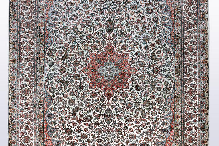 A carpet, Kashmir silke 307 x 220 cm.