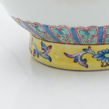 A 20th century chinese porcelain tablelamp in republic style. With Qianlong's four character mark.