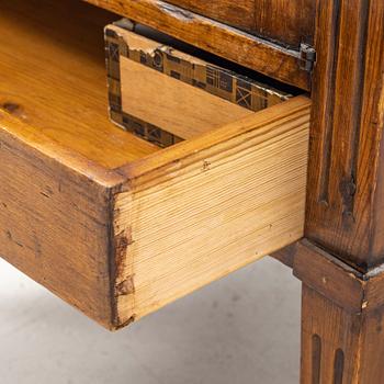 A late Gustavian bedside table from around the year 1800.