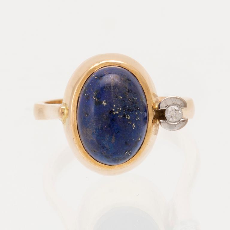 Ole Lynggaard ring in 18K white and red gold with cabochon-cut lapis lazuli and round brilliant-cut diamond.
